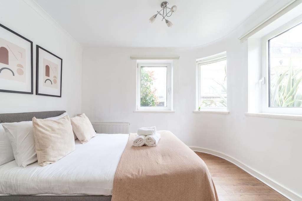 Апартаменты Stylish 3-bed Near Camden Town & King's Cross Лондон