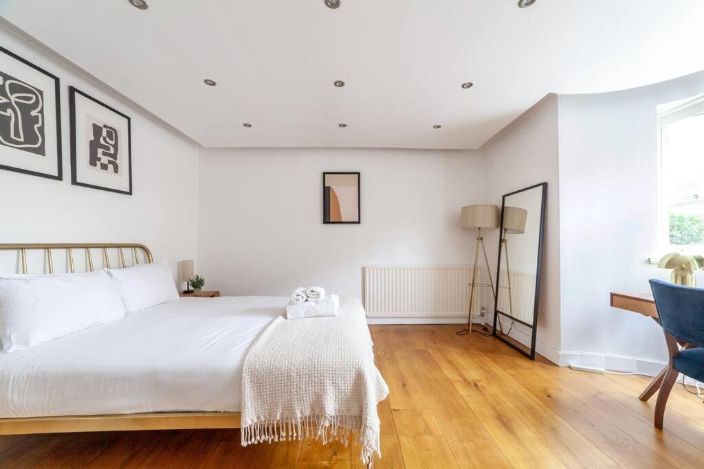 Apartment Stylish 3-bed Near Camden Town & King's Cross *