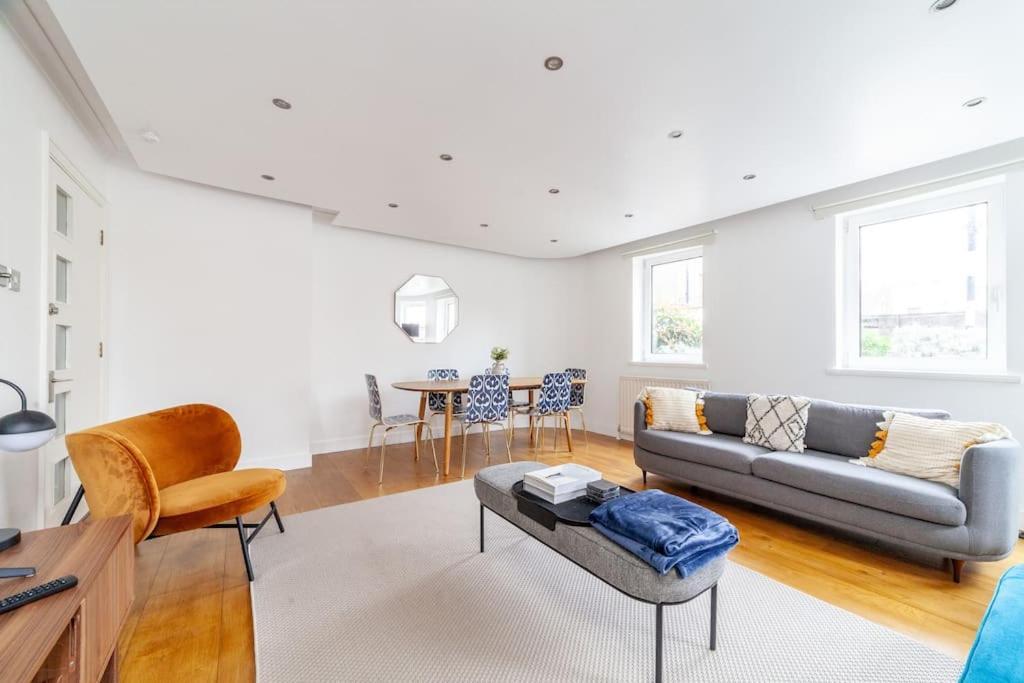 Stylish 3-bed Near Camden Town & King's Cross Апартаменты Лондон