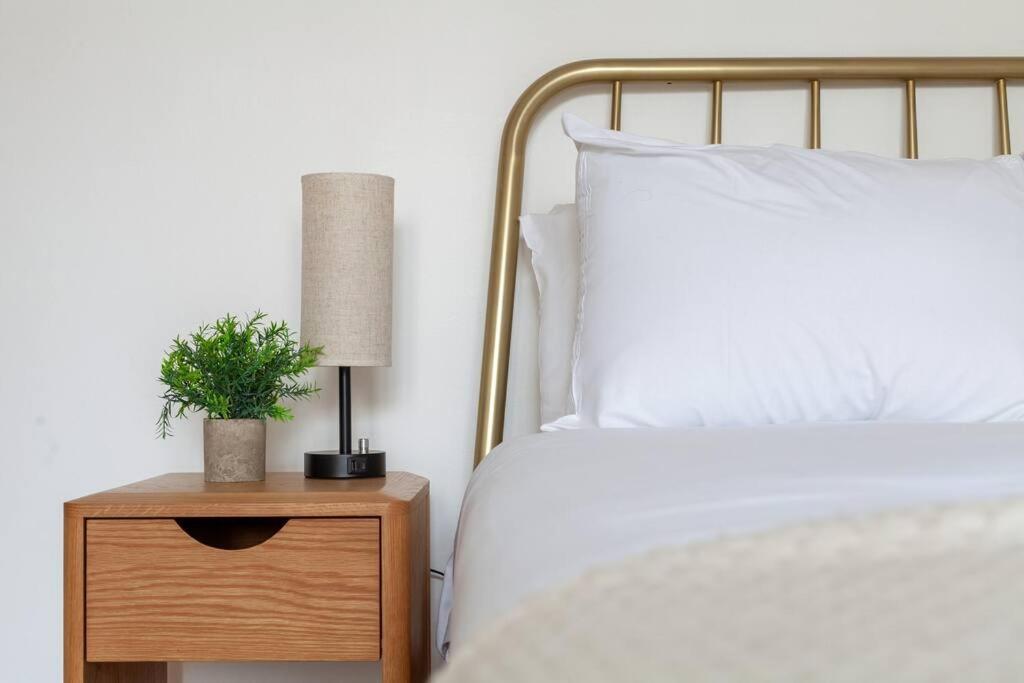 Апартаменты Stylish 3-bed Near Camden Town & King's Cross *