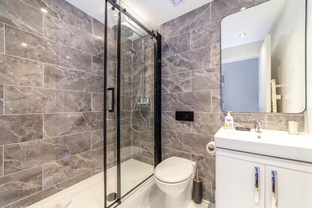Stylish 3-bed Near Camden Town & King's Cross Apartment